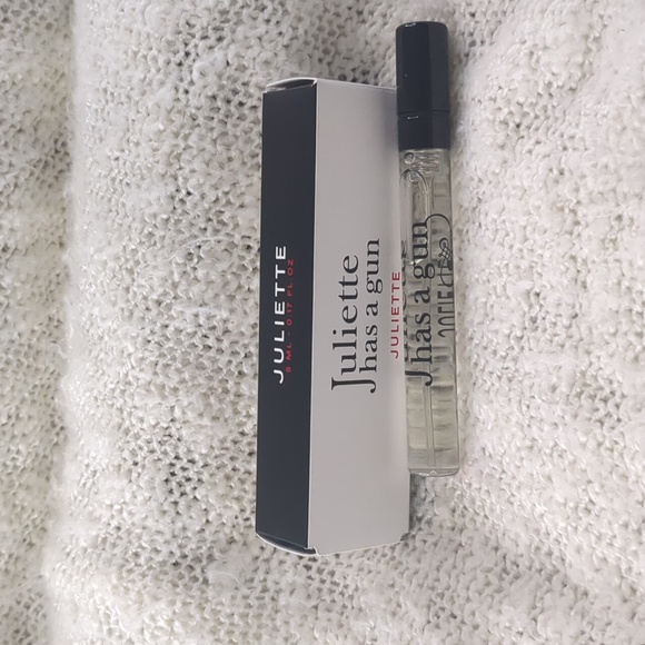 Juliette has a gun Parfums in JULIETTE, 5ml/0.17fl oz - Picture 3 of 10